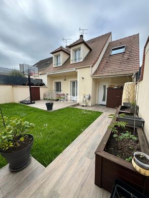 Luxe woning in Ormesson-sur-Marne, Val-de-Marne