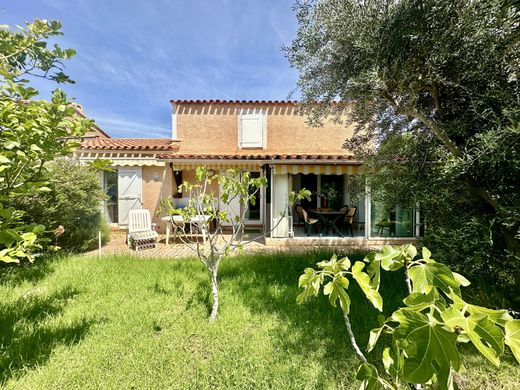 Luxus-Haus in La Londe-les-Maures, Var