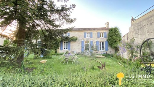 Luxury home in Épargnes, Charente-Maritime