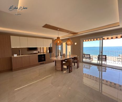 Apartment / Etagenwohnung in Fréjus, Var