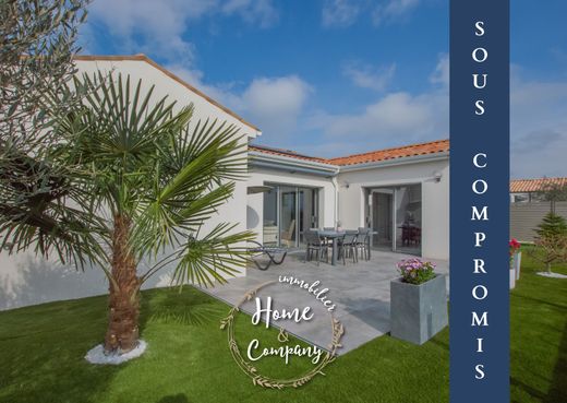 Casa di lusso a Saint-Sulpice-de-Royan, Charente-Maritime
