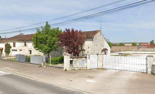 Luxus-Haus in Châteaubernard, Charente