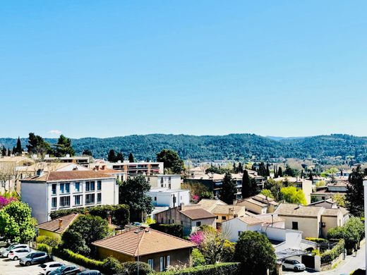 Apartment / Etagenwohnung in Aix-en-Provence, Bouches-du-Rhône
