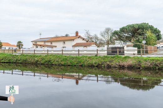 Luxus-Haus in Montaigu, Vendée