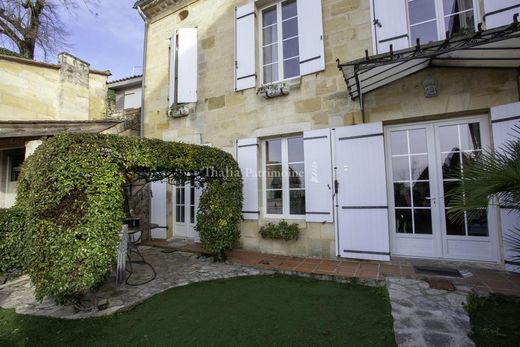 Luxus-Haus in Langoiran, Gironde