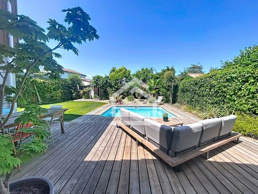 Luxury home in Mérignac, Gironde
