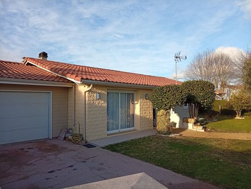 Luxury home in Marcheprime, Gironde