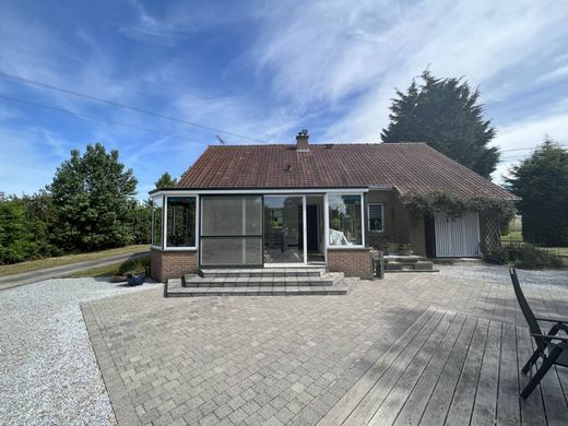 Luxury home in Strazeele, North
