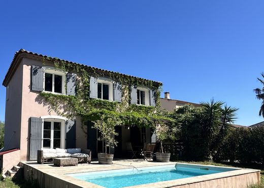 Luxury home in Paradou, Bouches-du-Rhône