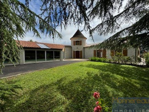 Casa de lujo en Barbezieux-Saint-Hilaire, Charenta