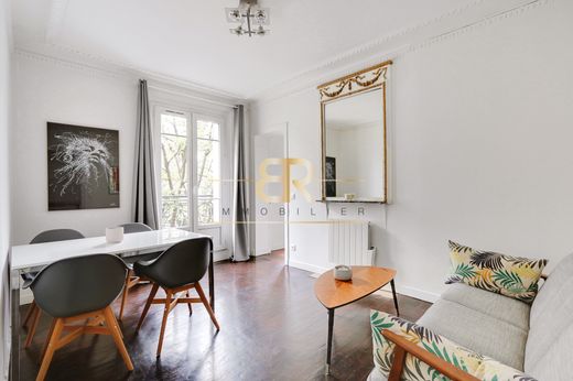 Appartement in Montmartre, Abbesses, Grandes-Carrières, Paris