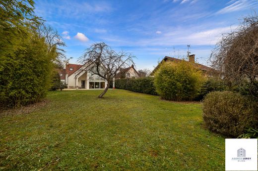 Luxury home in Fontaine-lès-Dijon, Cote d'Or