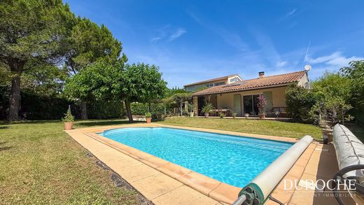Luxury home in Roquemaure, Gard