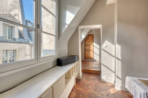 Duplex in Beaubourg, Marais, Notre Dame - Ile de La Cité, Paris