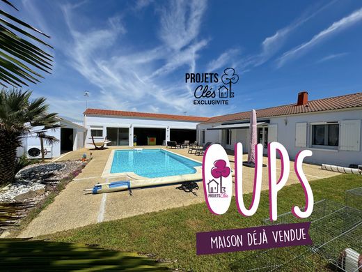 Saint-Julien-des-Landes, Vendéeの高級住宅