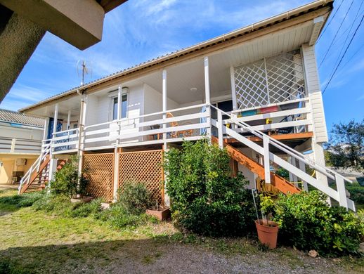 Luxury home in Gruissan, Aude