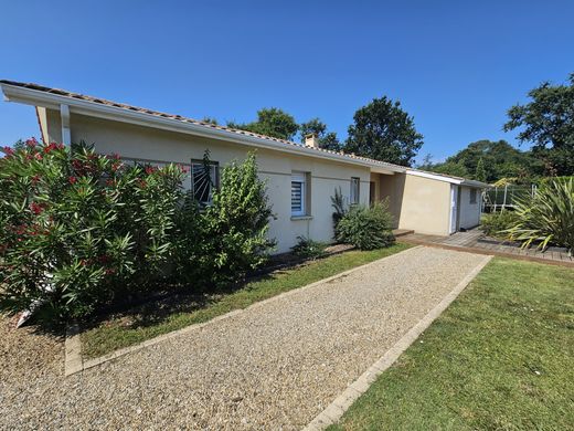 Maison de luxe à Le Taillan-Médoc, Gironde