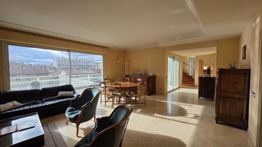 Dúplex en Valence, Droma