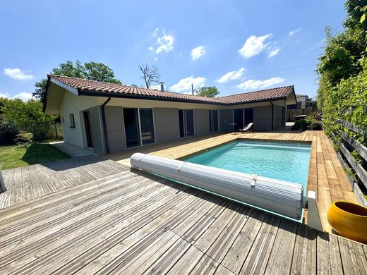 Camblanes, Girondeの高級住宅