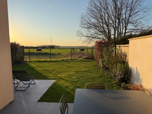Luxury home in Les Alluets-le-Roi, Yvelines