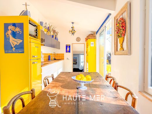 Luxury home in Les Sables-d'Olonne, Vendée