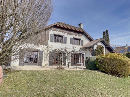 Villa in Annecy-le-Vieux, Haute-Savoie