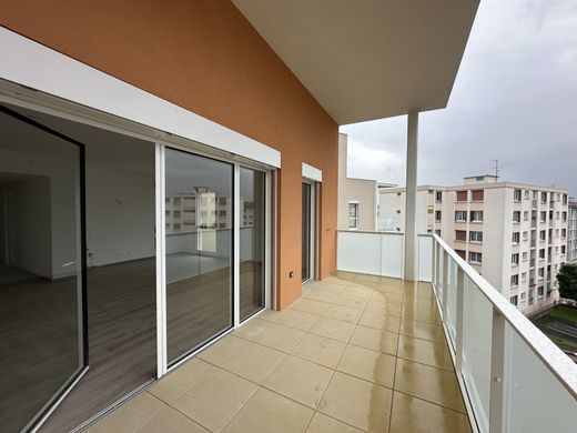 Apartment / Etagenwohnung in Villeurbanne, Rhône