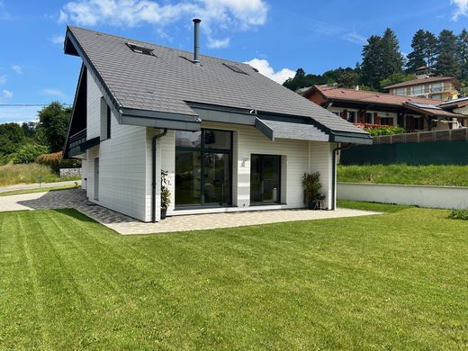 Villa in Cranves-Sales, Haute-Savoie