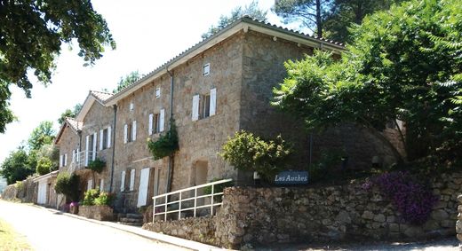 Saint-Étienne-de-Serre, Ardècheの高級住宅