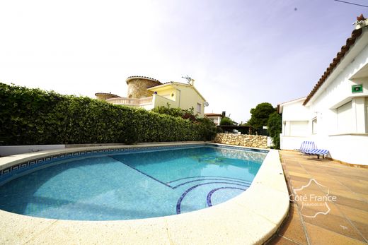 Villa in Empuriabrava, Province of Girona