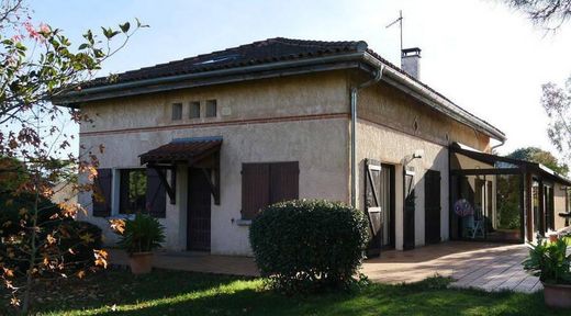 Luxury home in Cugnaux, Upper Garonne