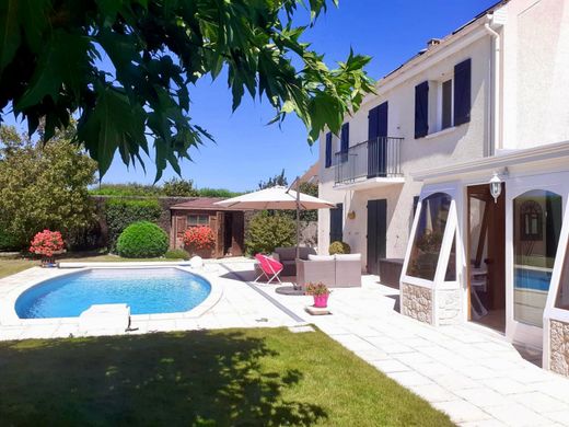 Maison de luxe à Les Alluets-le-Roi, Yvelines