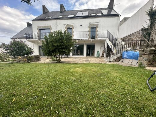 Luxury home in Baud, Morbihan