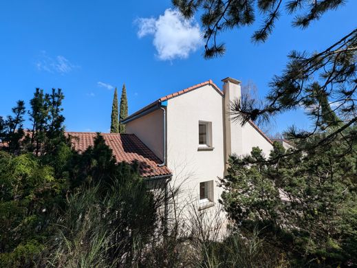 호화 저택 / Ceyrat, Puy-de-Dôme