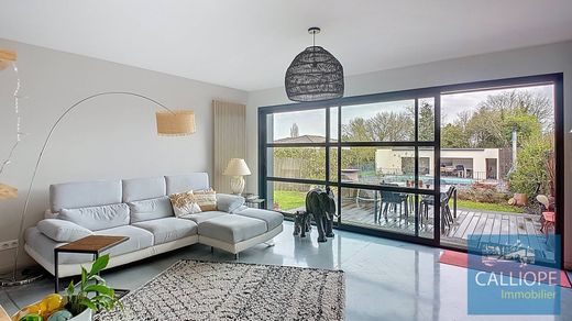 Luxury home in Ludon-Médoc, Gironde