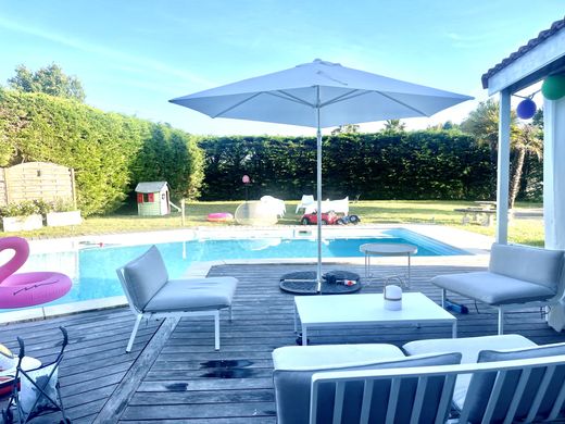 Luxury home in Mios, Gironde