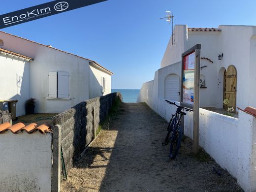 Grundstück in Jard-sur-Mer, Vendée