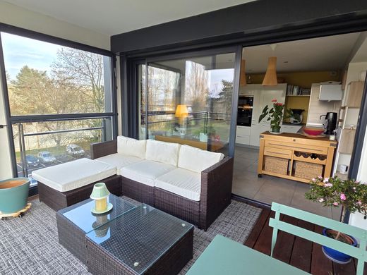 Apartment / Etagenwohnung in Bellerive-sur-Allier, Allier