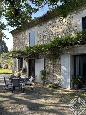 Villa in Plan-d'Orgon, Bouches-du-Rhône