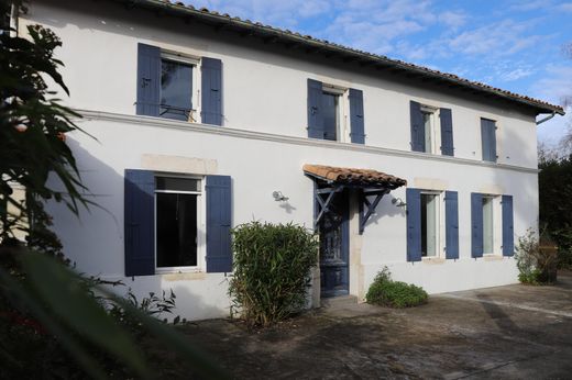 Luxury home in Breuillet, Charente-Maritime