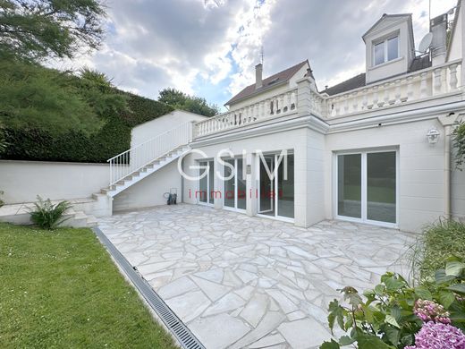 Luxury home for rent in Marnes-la-Coquette