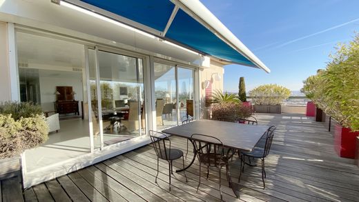 ‏דירה ב  נים, Gard