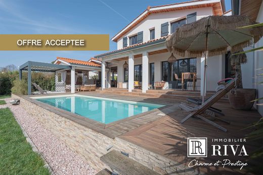Luxury home in Camblanes, Gironde