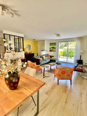 Luxury home in Cestas, Gironde