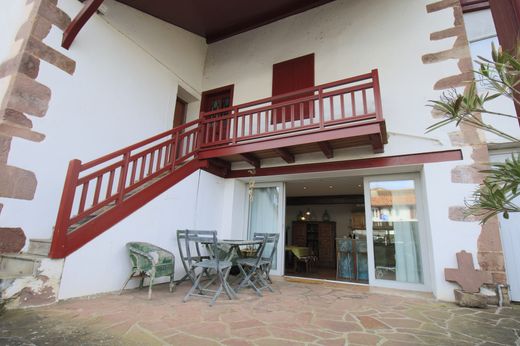 Casa de luxo - Saint-Jean-le-Vieux, Pirineus Atlânticos