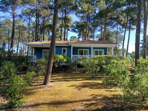 Luxus-Haus in Le Porge, Gironde