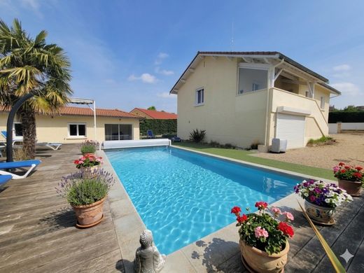 Luxury home in Chaleins, Ain