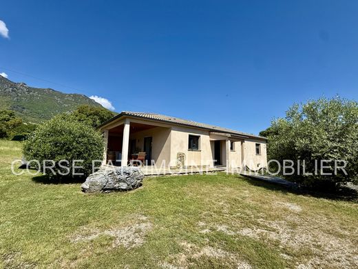 Maison de luxe à Santa-Maria-Poggio, Haute-Corse