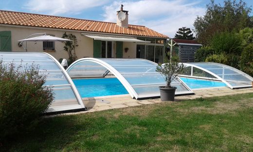 Casa di lusso a Saint-Hilaire-la-Forêt, Vandea