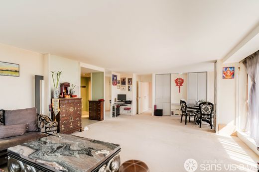 Apartment in Puteaux, Hauts-de-Seine